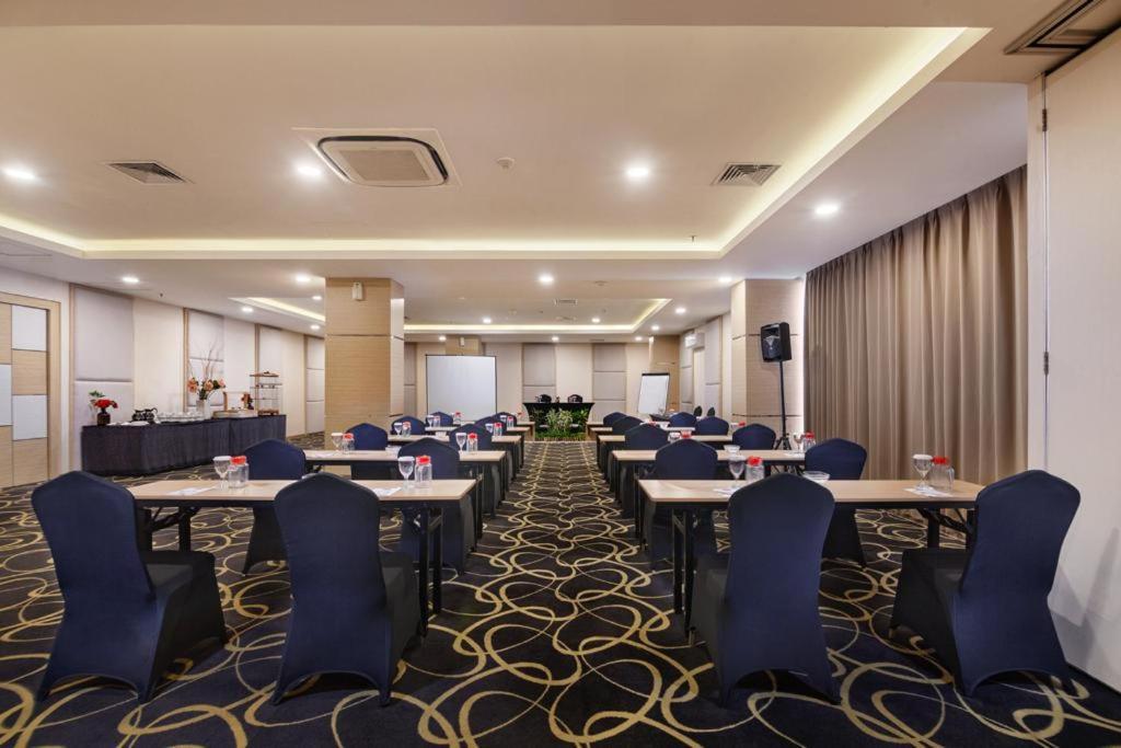 Quest Hotel Darmo - Surabaya by ASTON Exterior foto