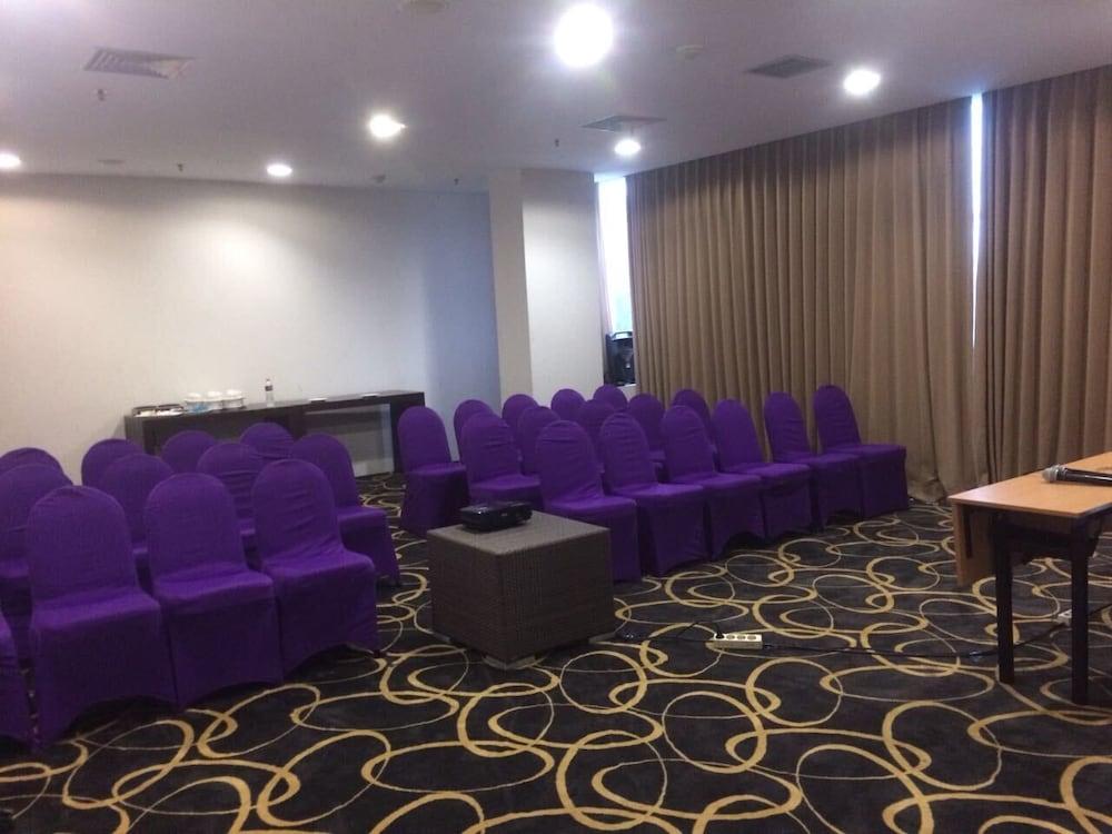 Quest Hotel Darmo - Surabaya by ASTON Exterior foto